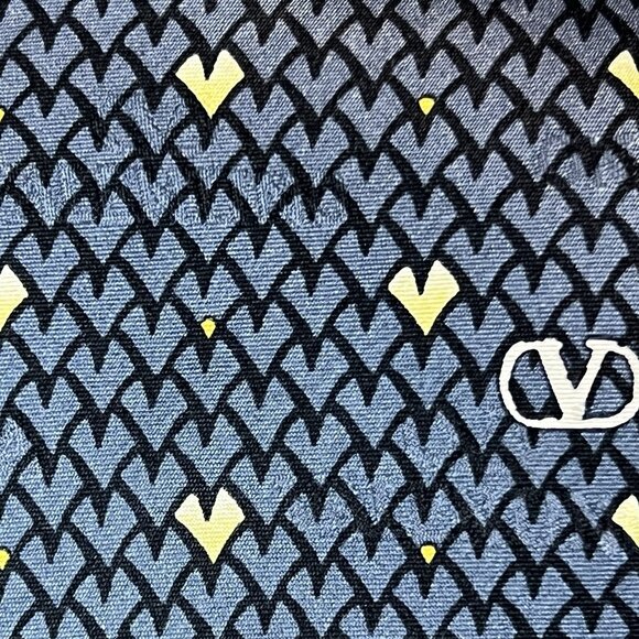 Valentino Cravatte Silk Necktie Blue Hearts Print Italy 4" x 55" - Picture 3 of 12